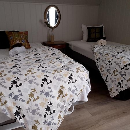 Gate 1 Bnb, 177 House Nr, Maloy Bed & Breakfast ภายนอก รูปภาพ